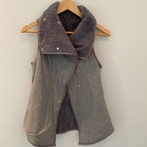Reversible ivivva Sherpa vest size 12